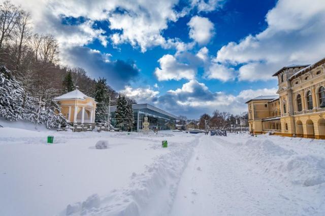 Отель Osrodek Wypoczynkowy Gromada Крыница-Здруй Экстерьер фото