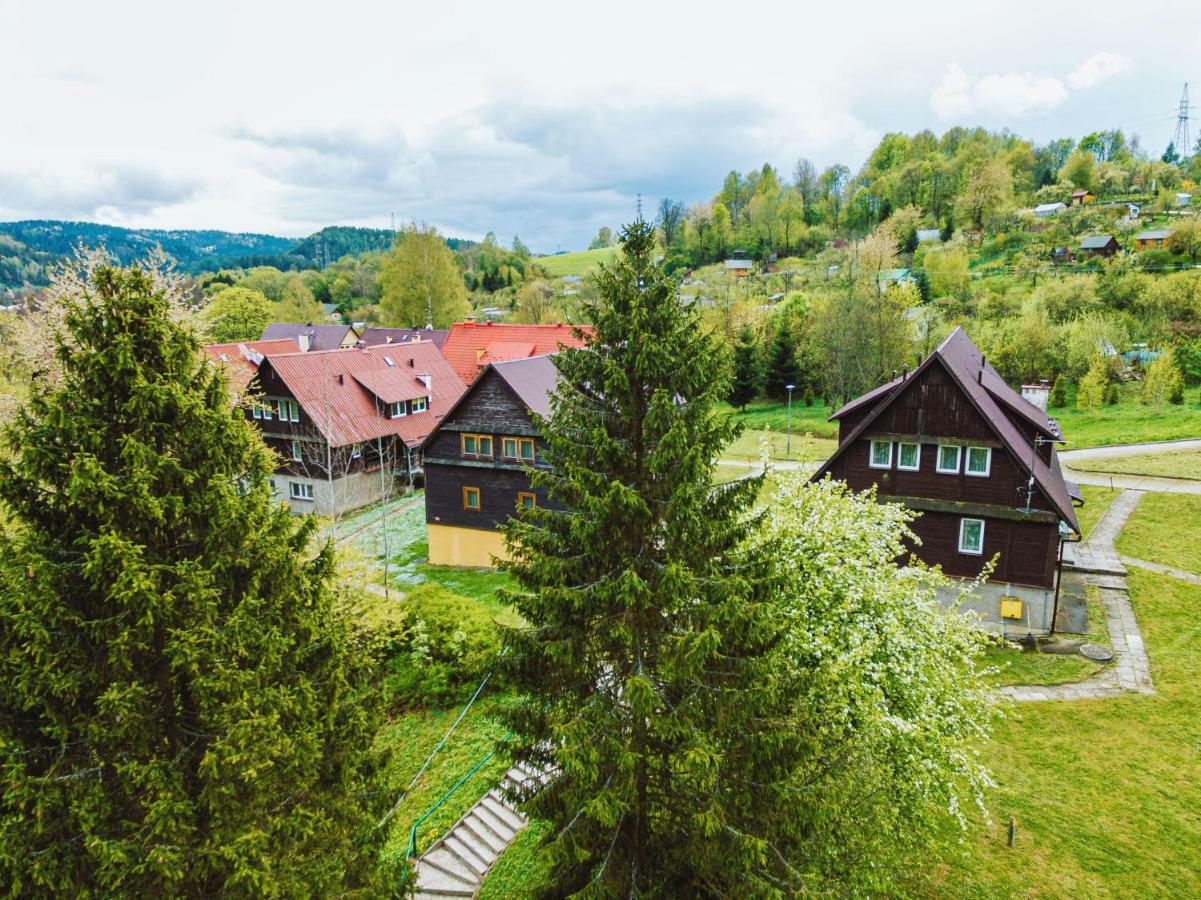 Отель Osrodek Wypoczynkowy Gromada Крыница-Здруй Экстерьер фото